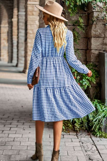 Vestido midi de manga larga con cuello con cuello