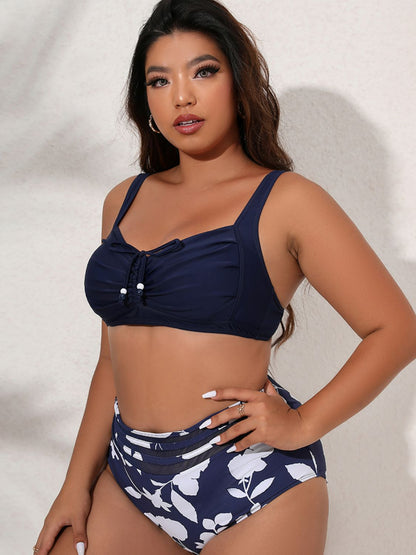 Conjunto de bikini con detalles fruncidos estampados de talla grande