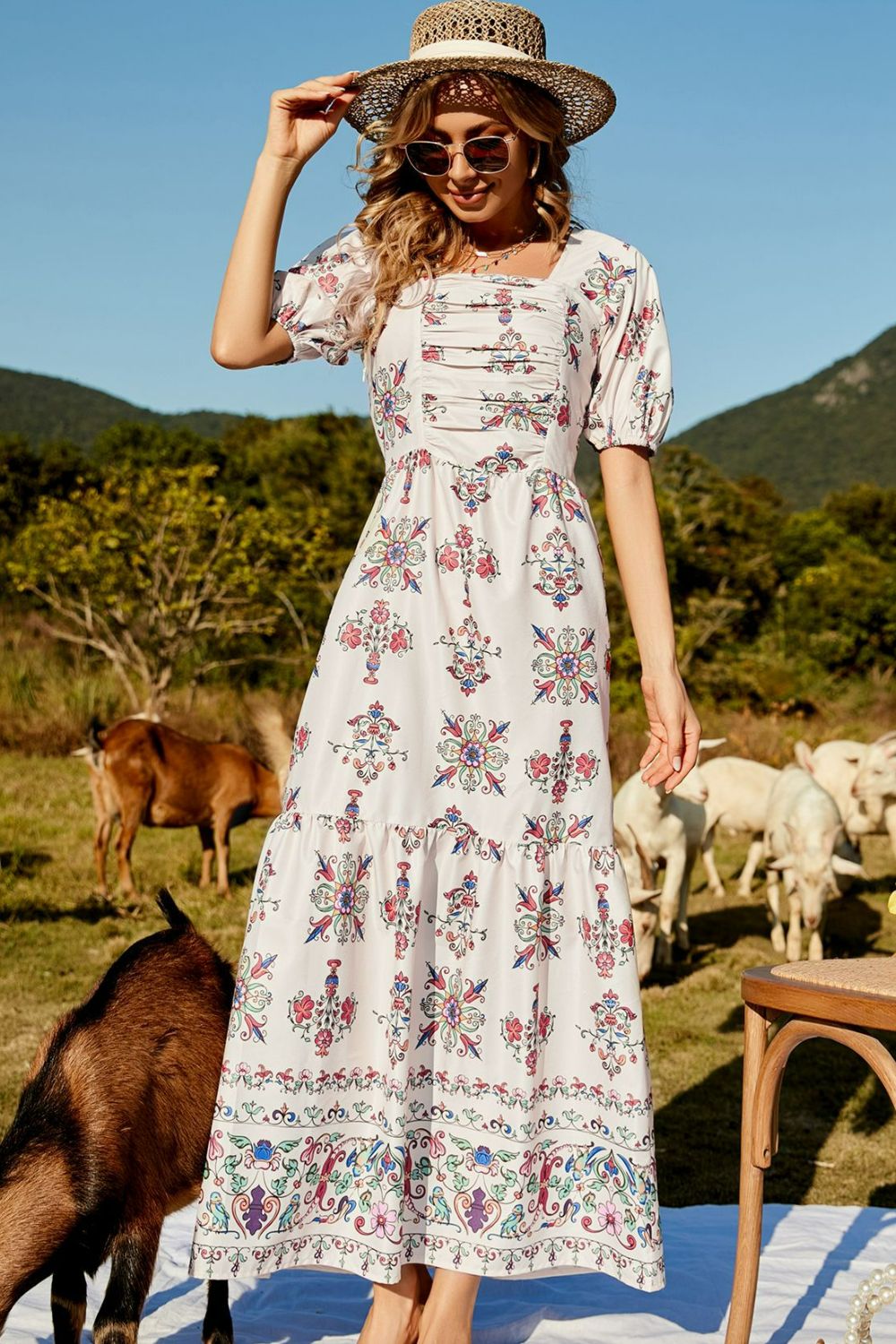 Vestido largo a capas con mangas abullonadas fruncidas florales