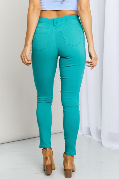 YMI Jeanswear Kate Hyper-Stretch Jeans ajustados de tiro medio de tamaño completo en verde mar