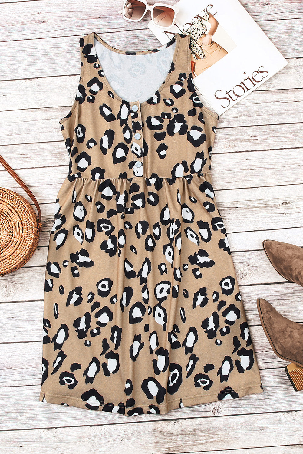 Vestido sin mangas con botones de leopardo