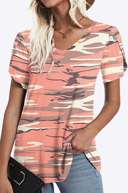 Blusa estampada con manga de pétalos y cuello en V