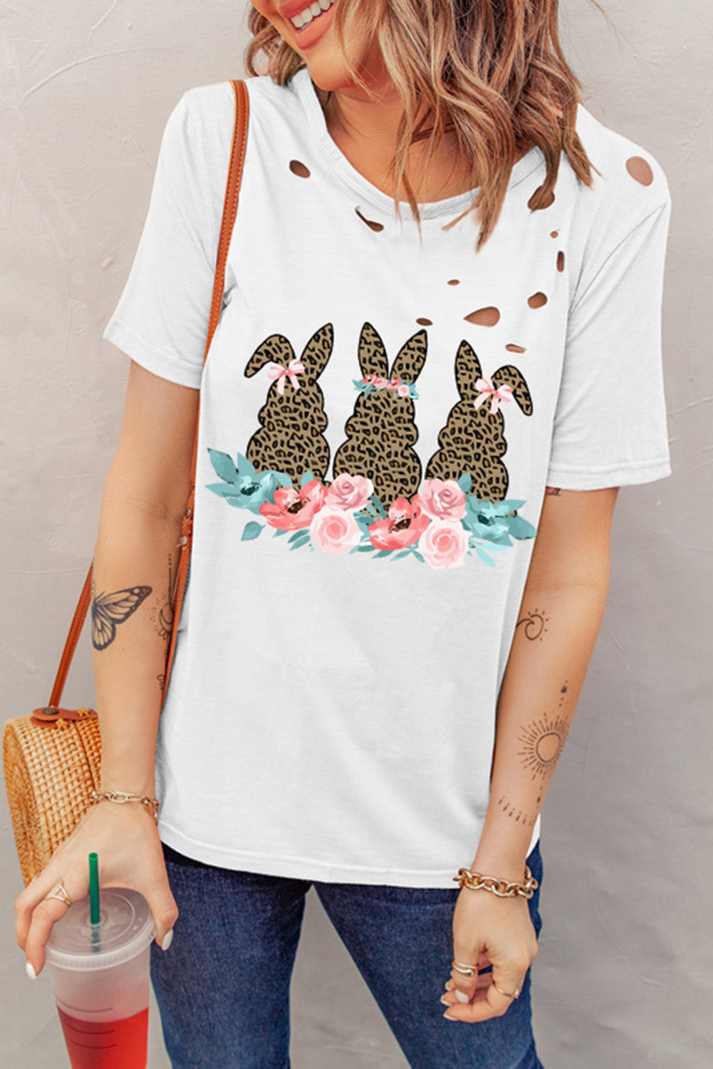 Camiseta desgastada con gráfico de conejito de Pascua