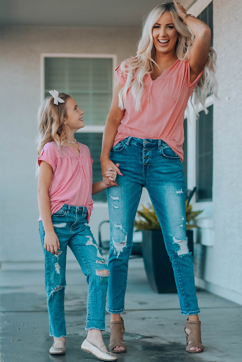 Camiseta con botones y manga enrollable para mujer