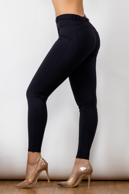 Leggings abotonados con detalles en contraste de tamaño completo