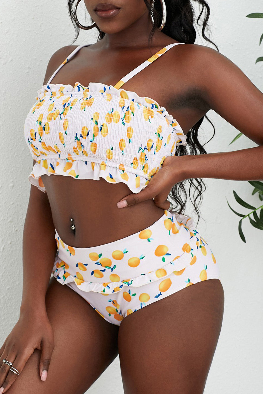 Conjunto de bikini con volantes y estampado de frutas