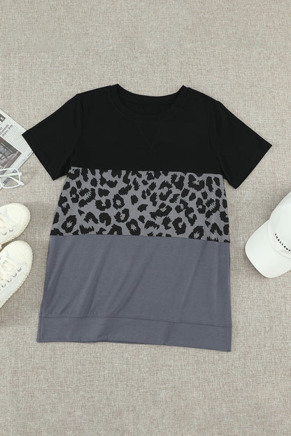 Camiseta de manga corta con estampado de leopardo y bloques de color