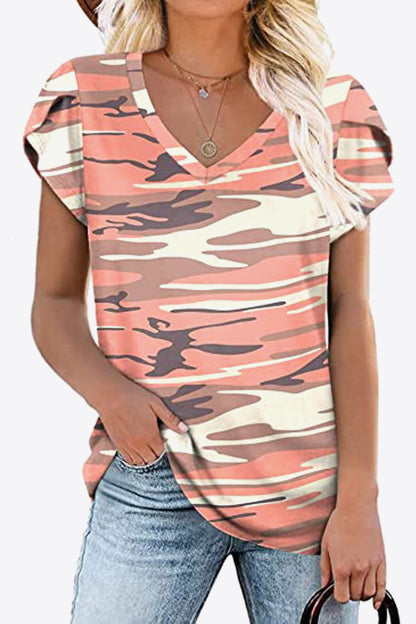 Blusa estampada con manga de pétalos y cuello en V