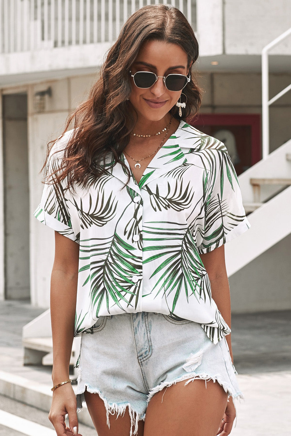 Camisa con cuello de solapa y botones delanteros con estampado botánico