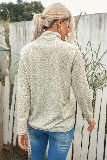 Sudadera con estampado de leopardo y broches al frente