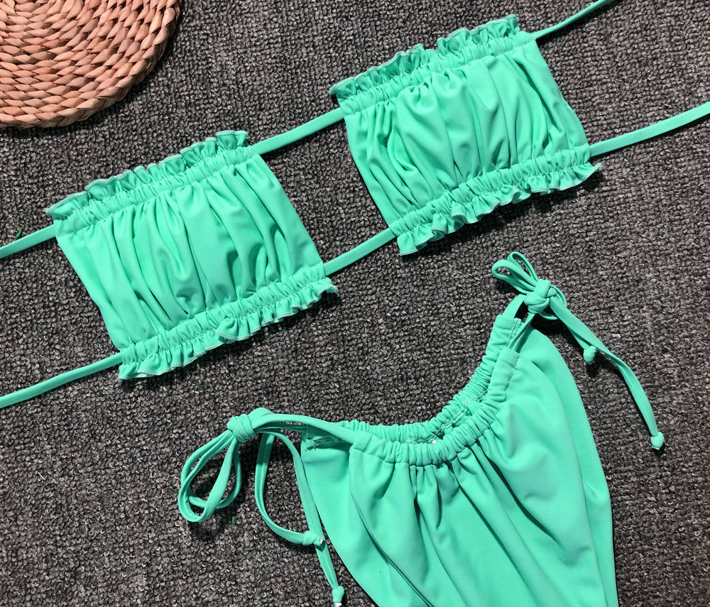 Conjunto de bikini fruncido con ribete de volantes