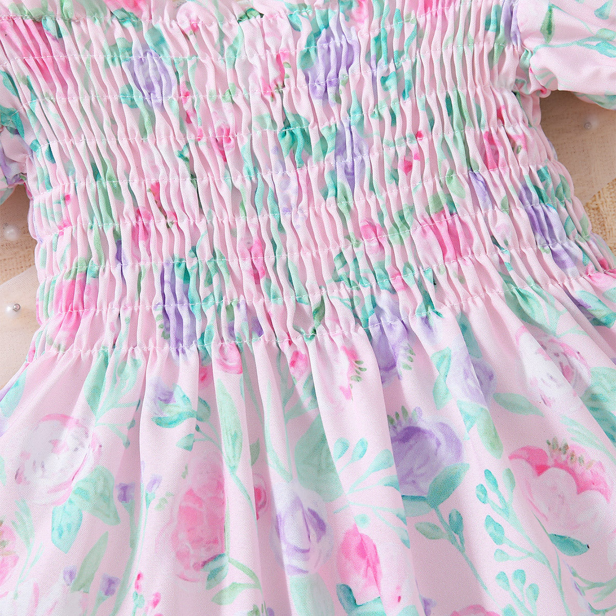 Vestido fruncido con ribete de volante floral para bebé niña