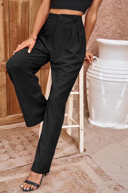 Pantalones rectos con detalles plisados