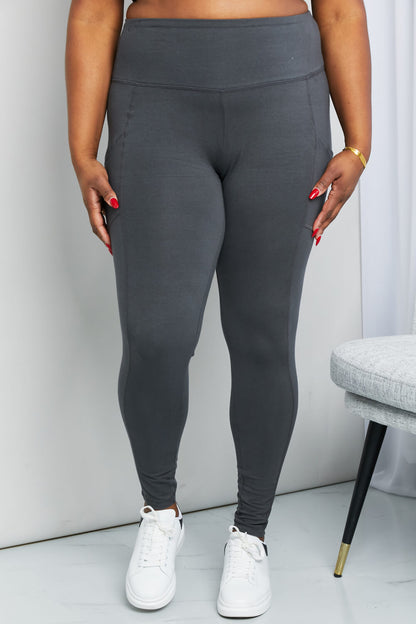 Leggings Zenana Ready to Roll de tamaño completo con cintura ancha y bolsillo en gris ceniza