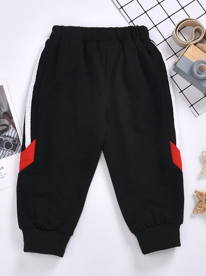 Joggers de niños con rayas laterales en contraste