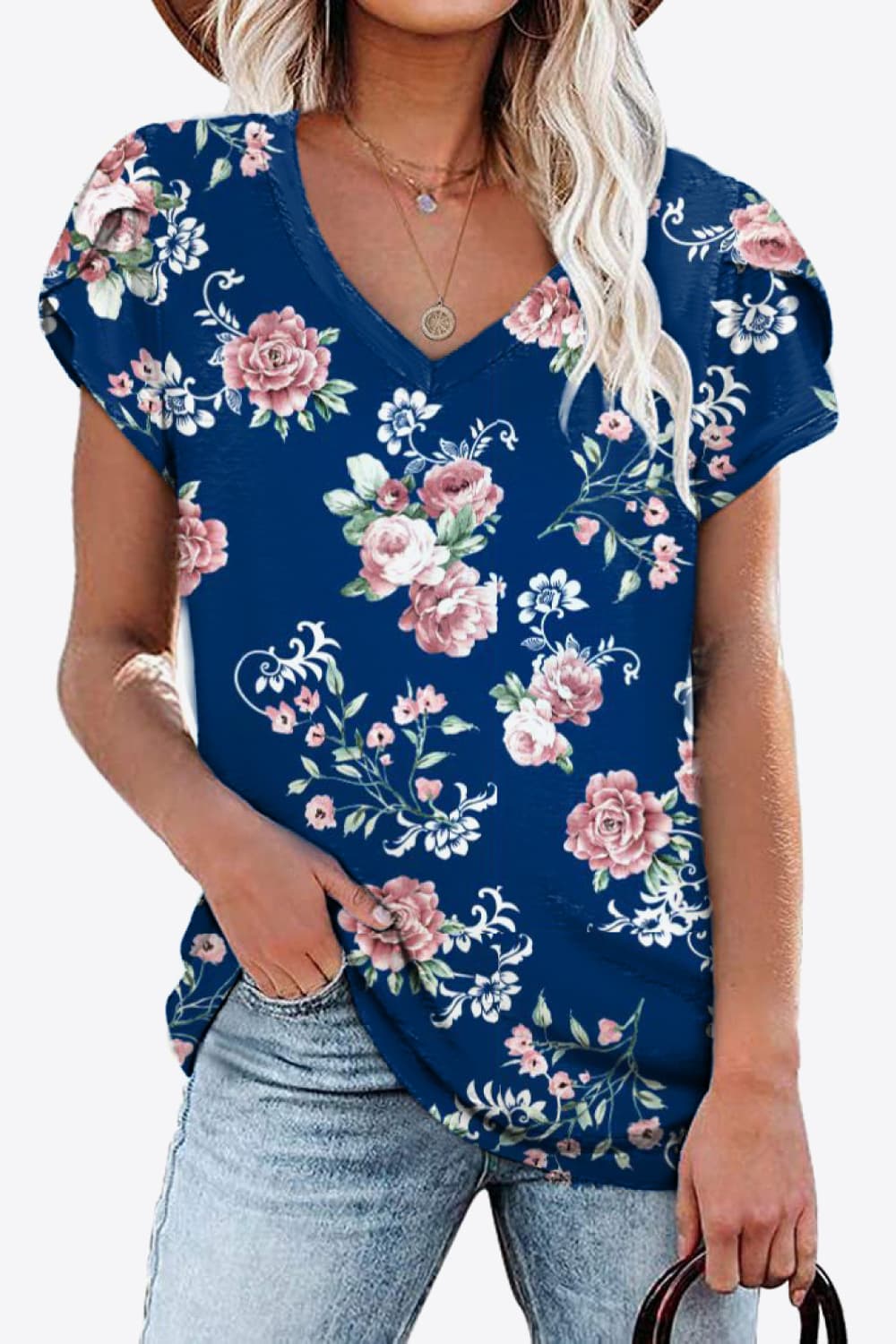 Blusa estampada con manga de pétalos y cuello en V