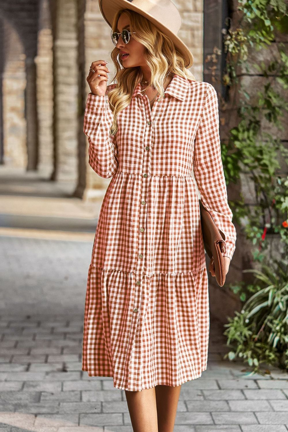 Vestido midi de manga larga con cuello con cuello