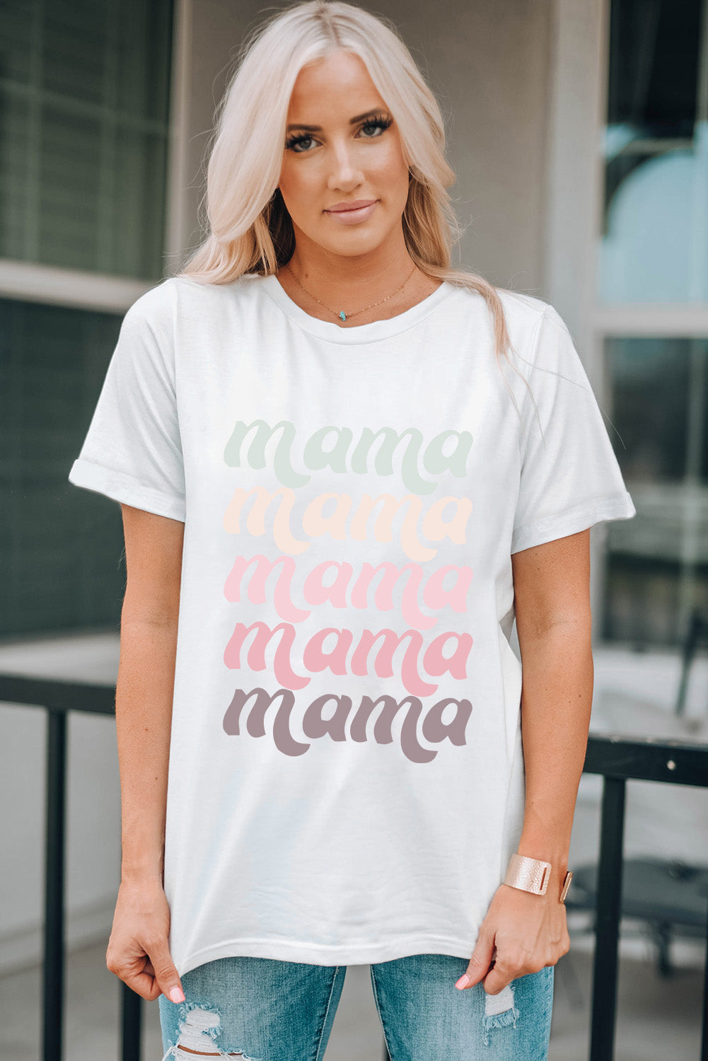 Camiseta MAMA con gráfico en contraste