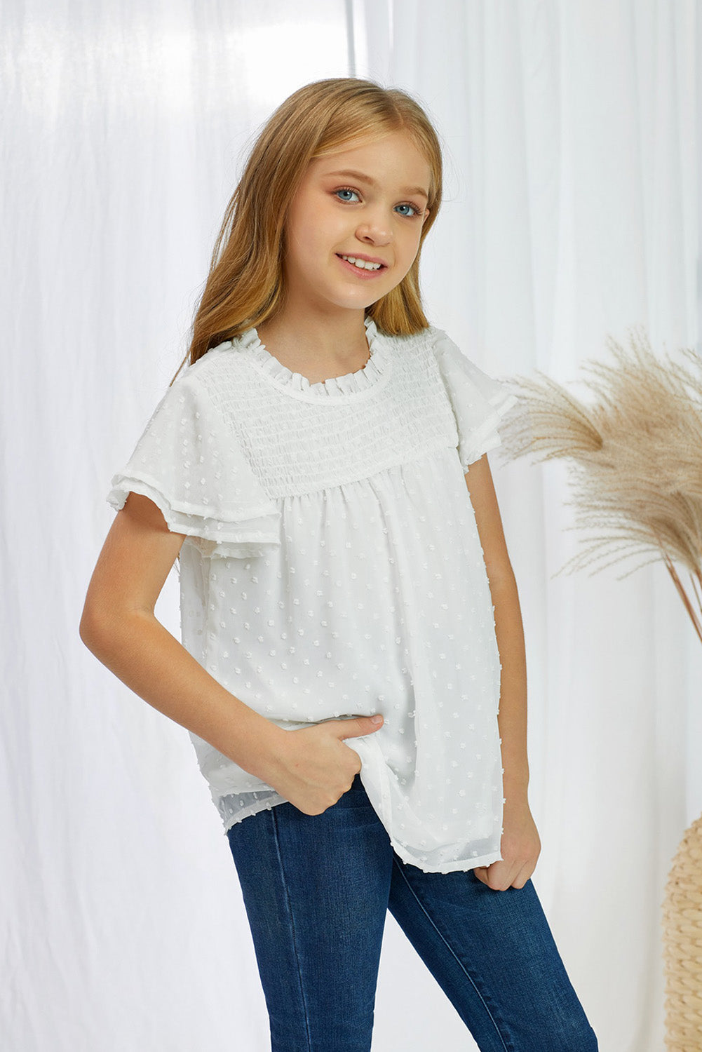 Blusa de manga volante con fruncido de lunares suizos para niñas