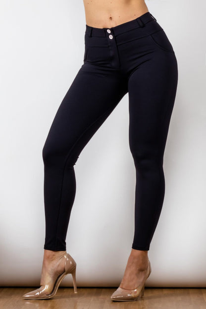 Leggings abotonados con detalles en contraste de tamaño completo