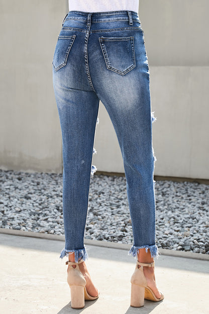 Jeans cortos desgastados con dobladillo deshilachado