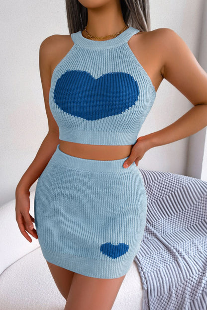 Conjunto de top y falda de punto acanalado en contraste con corazones