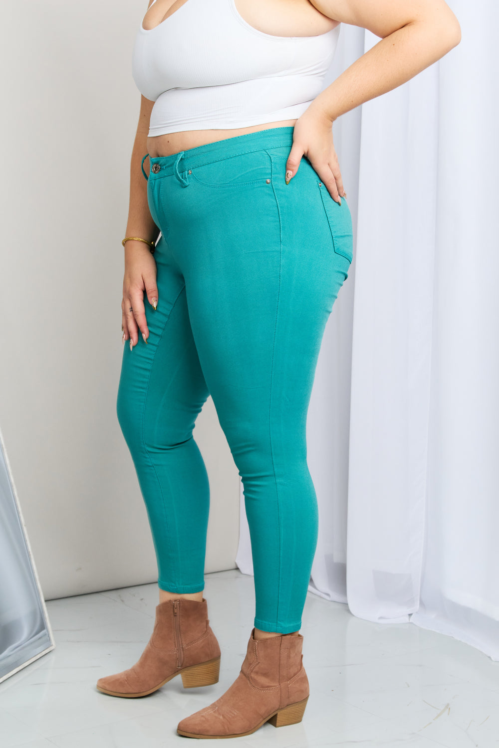 YMI Jeanswear Kate Hyper-Stretch Jeans ajustados de tiro medio de tamaño completo en verde mar