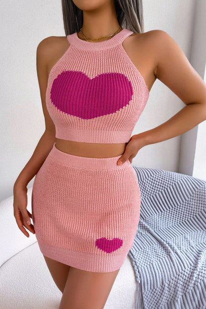 Conjunto de top y falda de punto acanalado en contraste con corazones