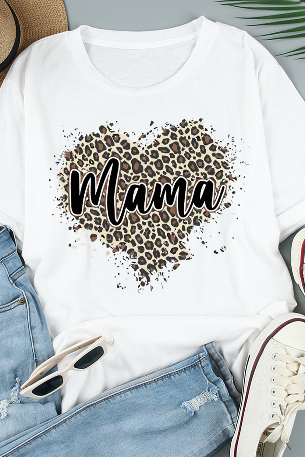 Camiseta con gráfico de corazón de leopardo de MAMA