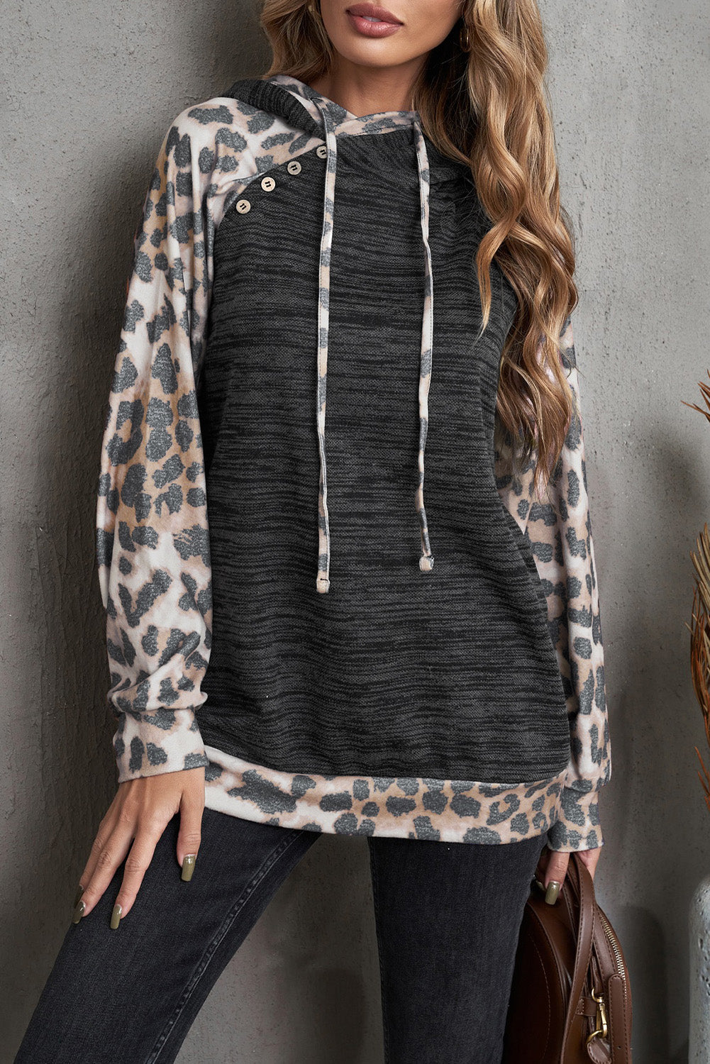 Sudadera con capucha y manga raglán con bloques de color de leopardo