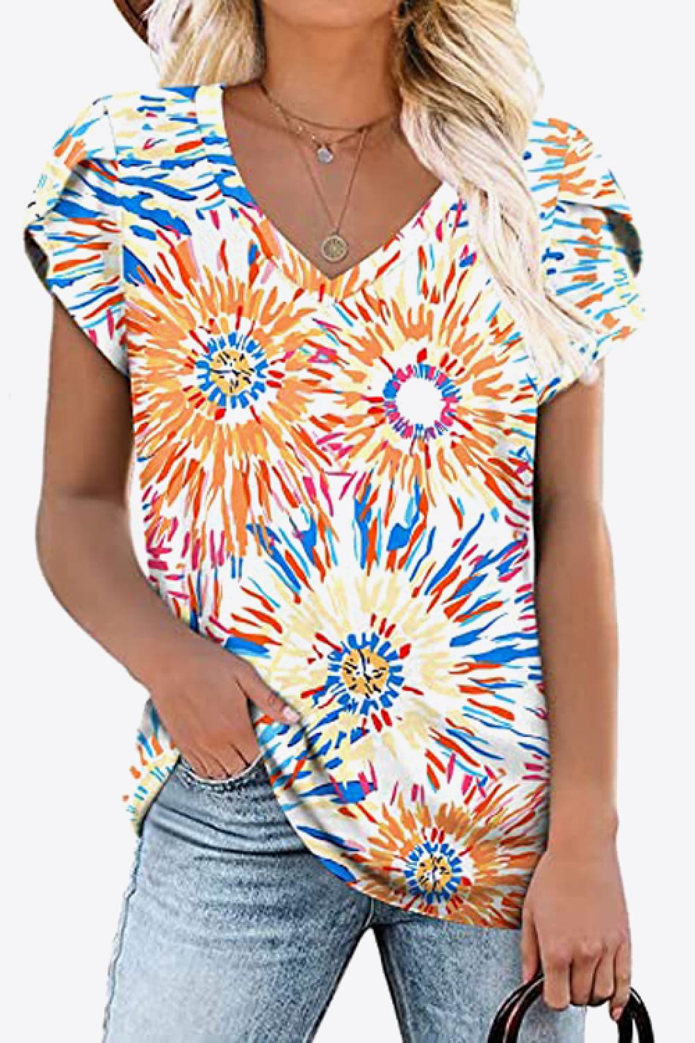 Blusa estampada con manga de pétalos y cuello en V