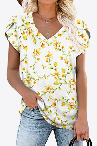 Blusa estampada con manga de pétalos y cuello en V