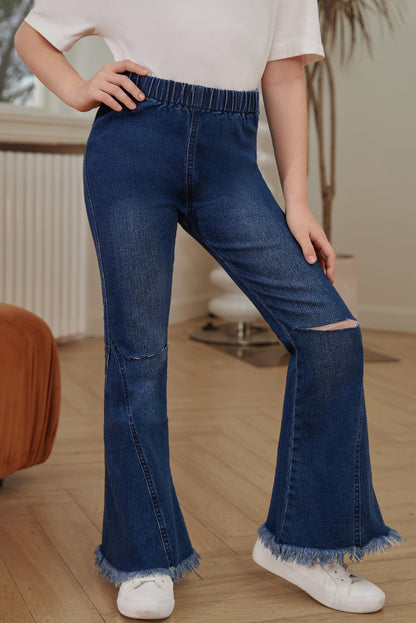 Jeans acampanados con ribete deshilachado para niñas