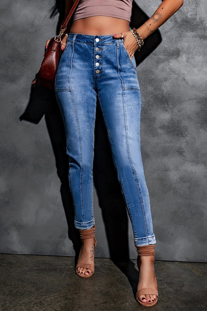 Jeans de tiro alto con costura central y bragueta con botones