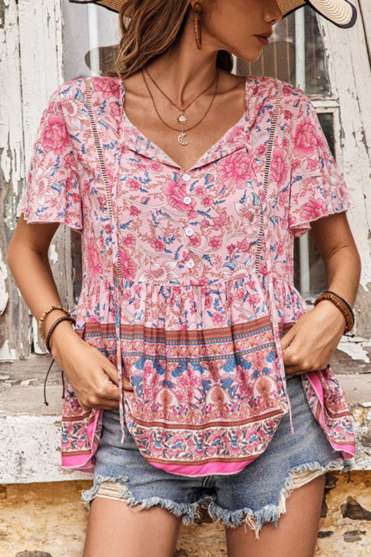 Blusa peplum con botones decorativos bohemios y lazo en el cuello