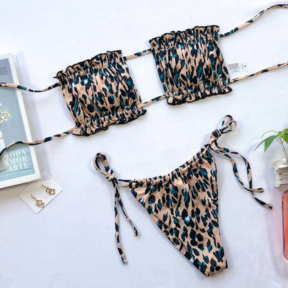 Conjunto de bikini fruncido con ribete de volantes