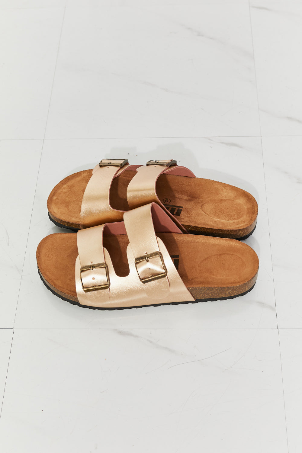 Sandalias doradas con tira doble Best Life de MMShoes