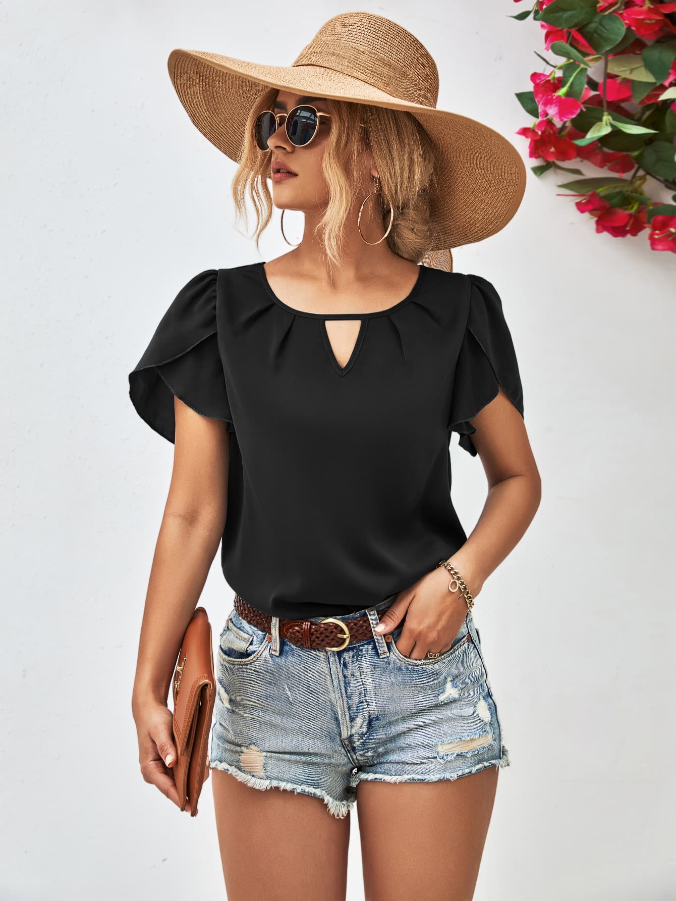 Blusa con cuello redondo y manga de pétalos