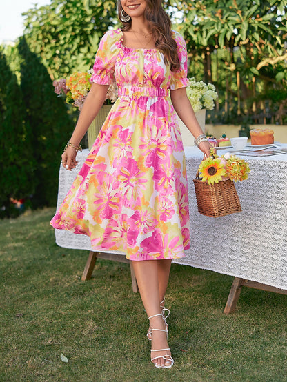 Vestido de escote cuadrado con ribete de volante floral