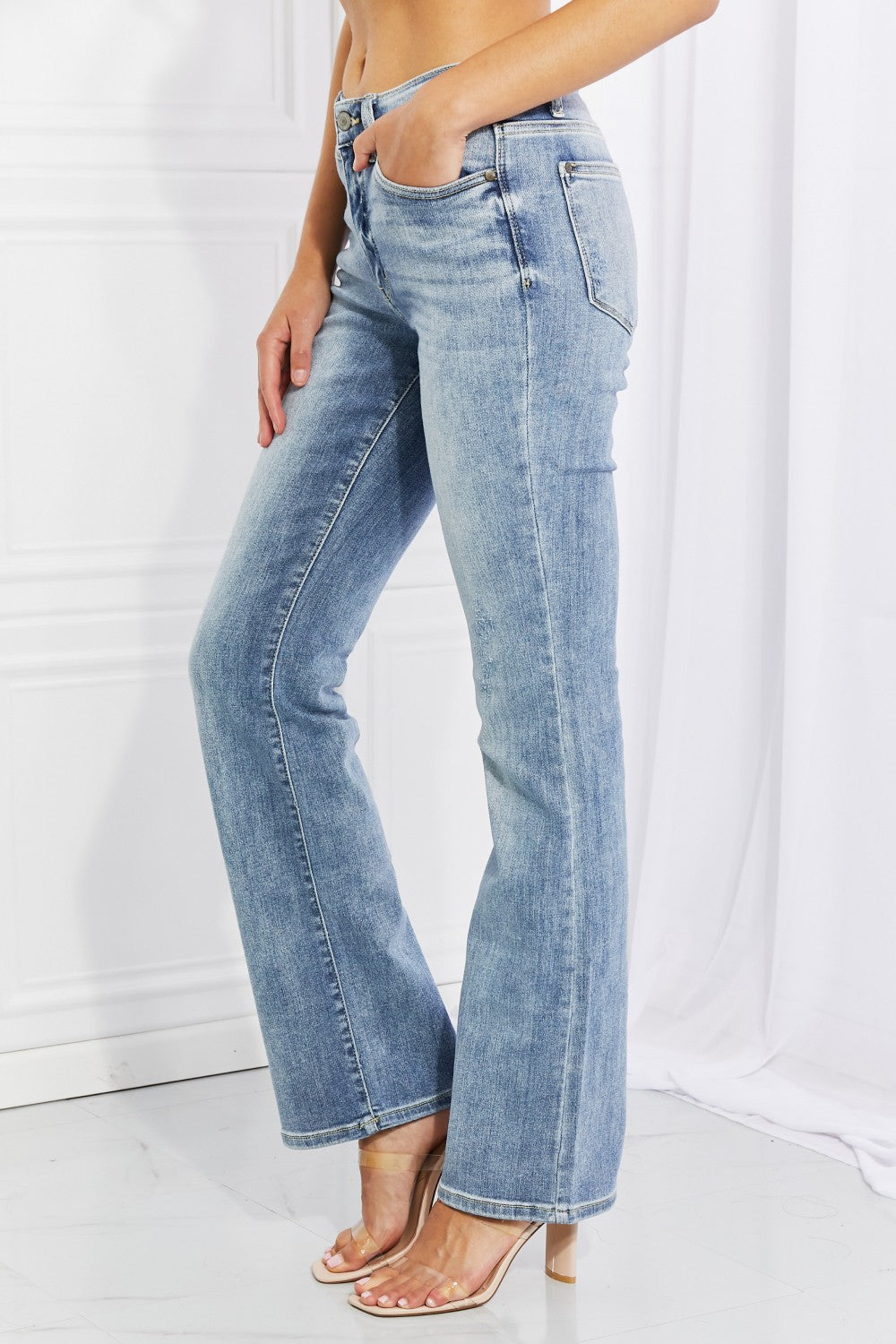 Judy Blue Maddison Midrise Jeans bootcut de tamaño completo