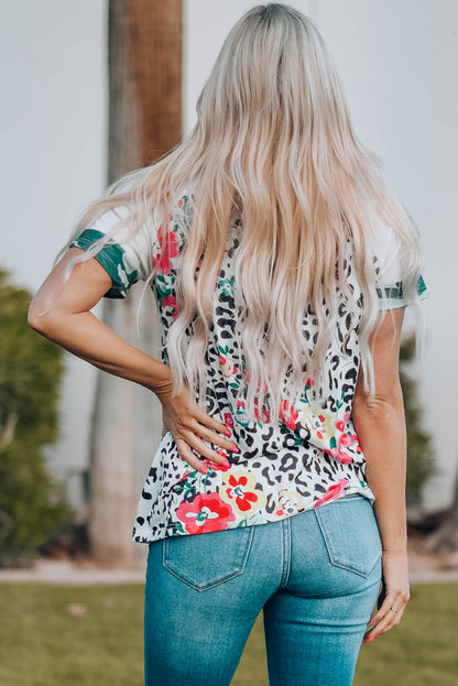 Camiseta de manga raglán corta con estampado floral de leopardo