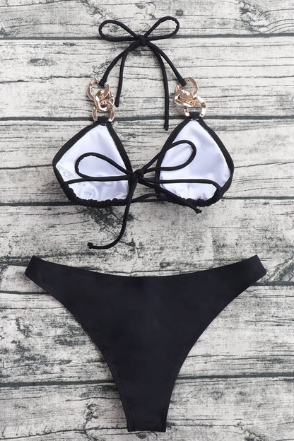 Conjunto de bikini con cuello halter atado con detalle de cadena