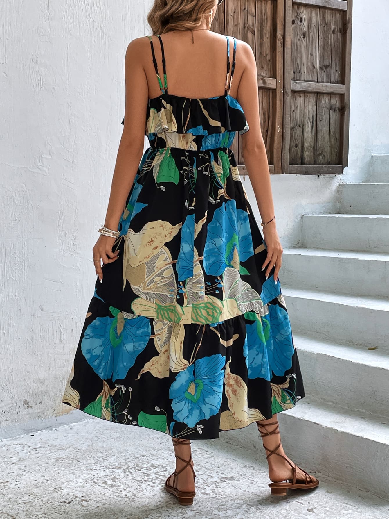 Vestido floral con volantes y doble tirante