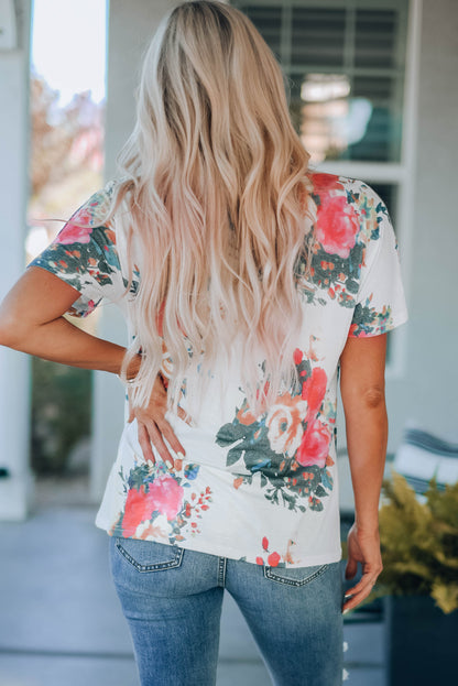 Camiseta floral con cuello en V