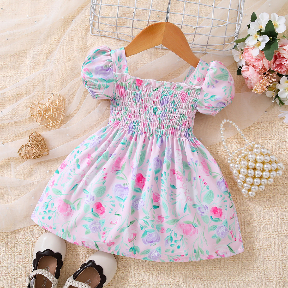 Vestido fruncido con ribete de volante floral para bebé niña