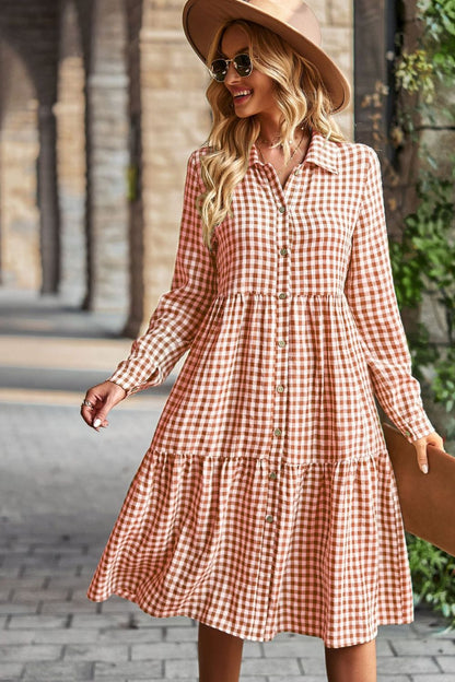 Vestido midi de manga larga con cuello con cuello