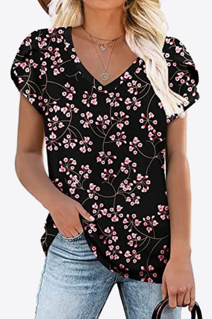 Blusa estampada con manga de pétalos y cuello en V