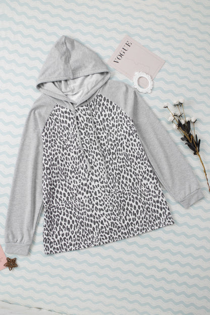 Sudadera con capucha y manga raglán de leopardo de talla grande