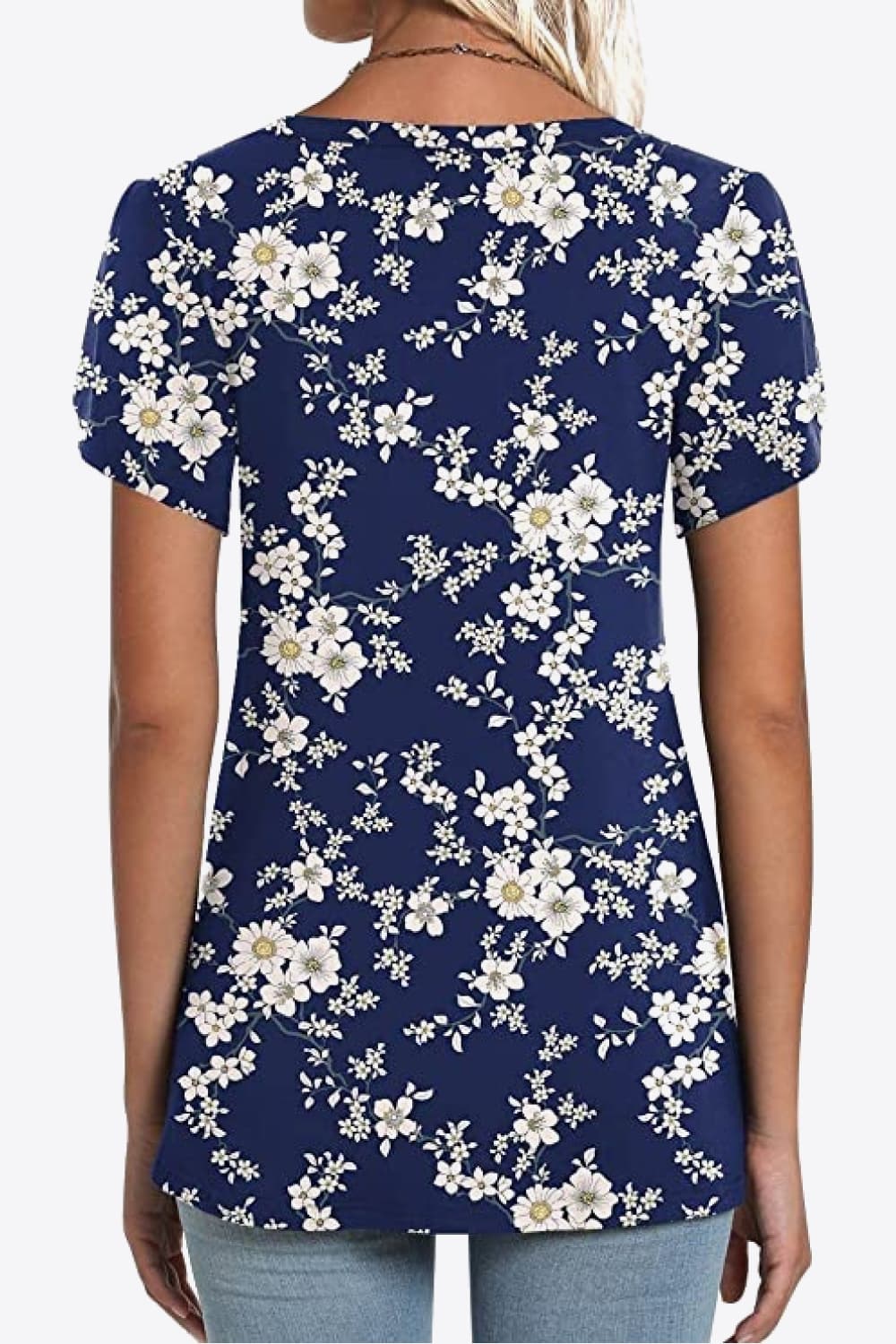 Blusa estampada con manga de pétalos y cuello en V