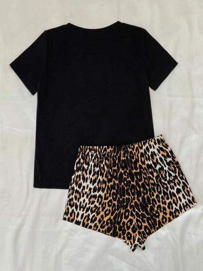 Conjunto de top y shorts con estampado de labios de leopardo